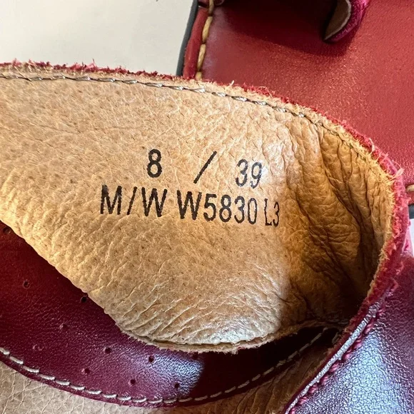 Born Red Leather Cushioned Wedge with Toe Strap Sandals Size 8 - Picture 7 of 15